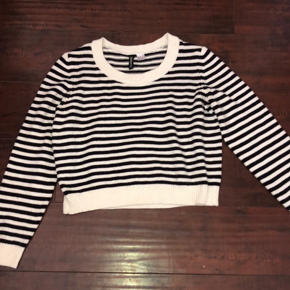BLACK AND WHITE STRIPED H&M SWEATER!!